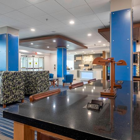 Holiday Inn Express & Suites - Staunton By Ihg Eksteriør billede