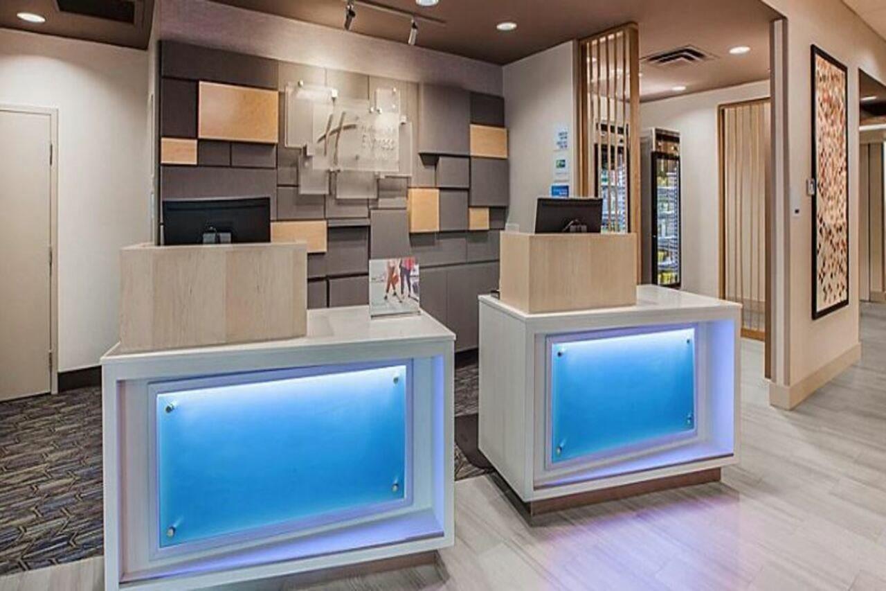 Holiday Inn Express & Suites - Staunton By Ihg Eksteriør billede