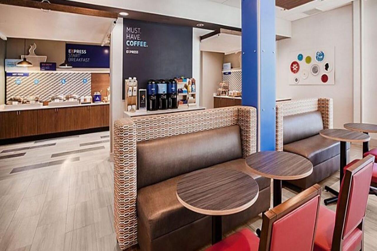 Holiday Inn Express & Suites - Staunton By Ihg Eksteriør billede
