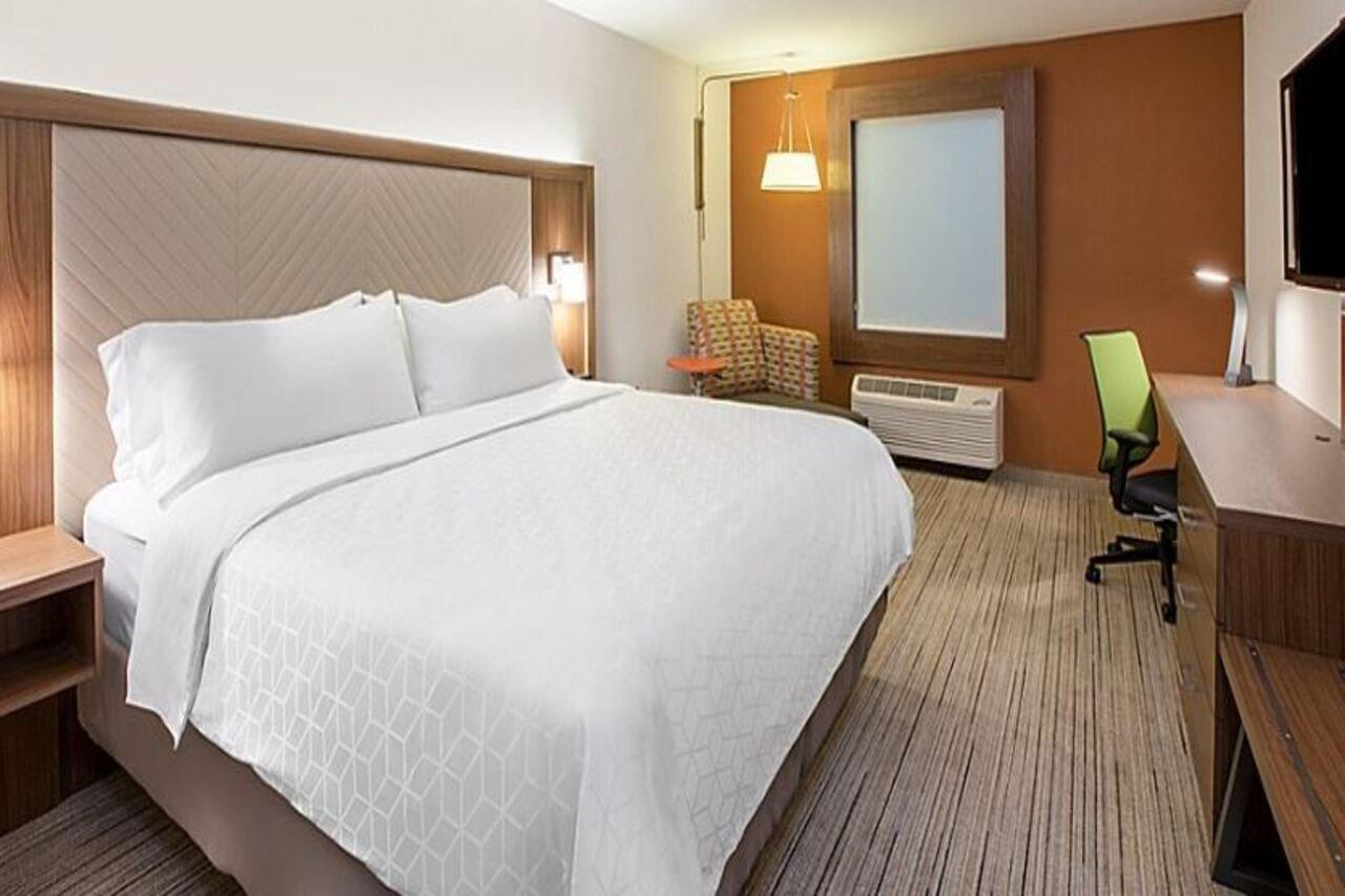 Holiday Inn Express & Suites - Staunton By Ihg Eksteriør billede